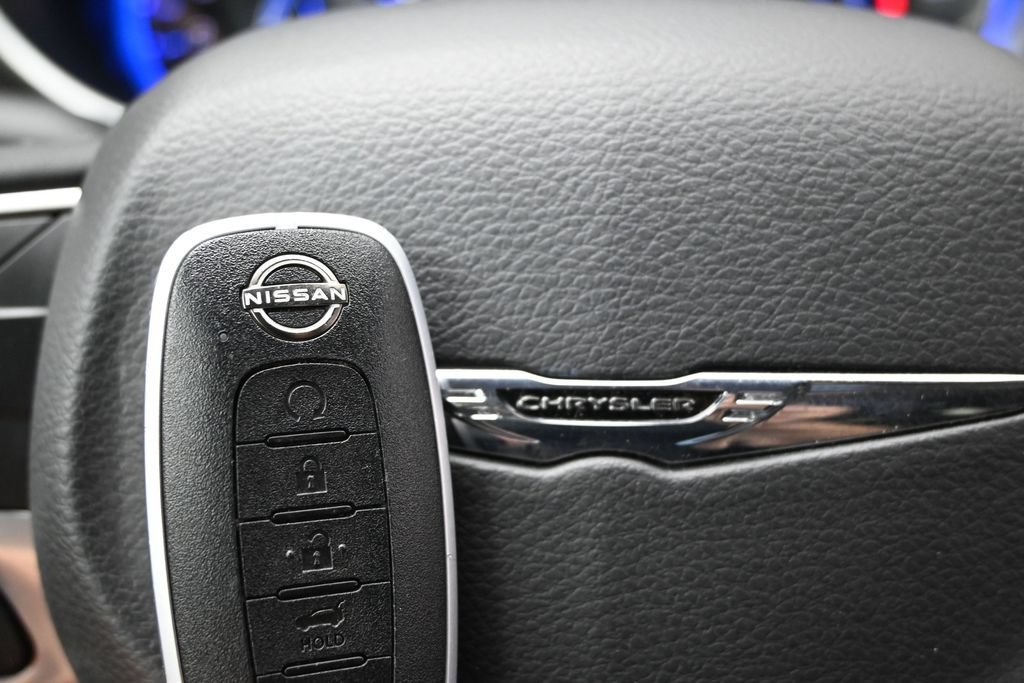 Used 2024 Chrysler Pacifica Touring-L FWD image 39