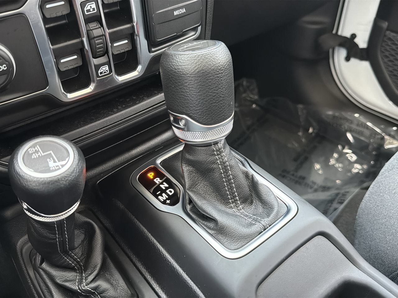 Used 2025 Jeep Gladiator Sport AWD/4WD image 24