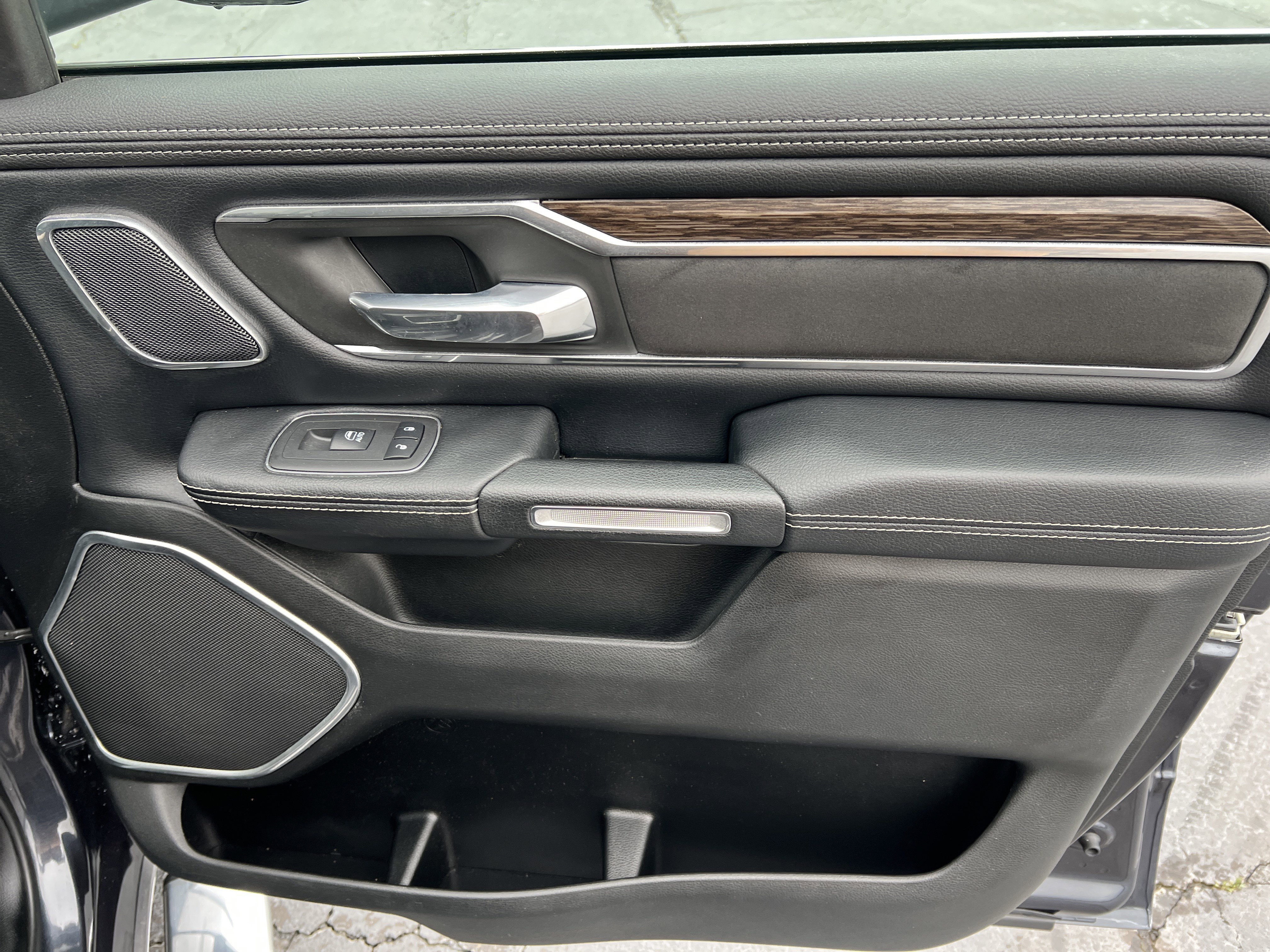 Used 2019 RAM 1500 Laramie image 17