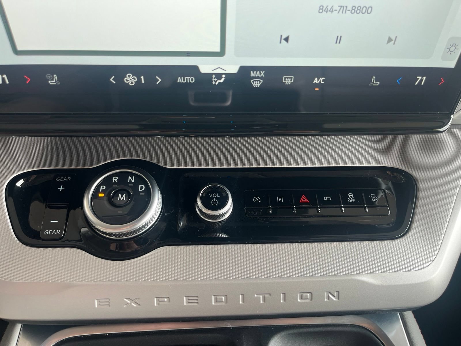 Certified 2025 Ford Expedition Active AWD/4WD image 25