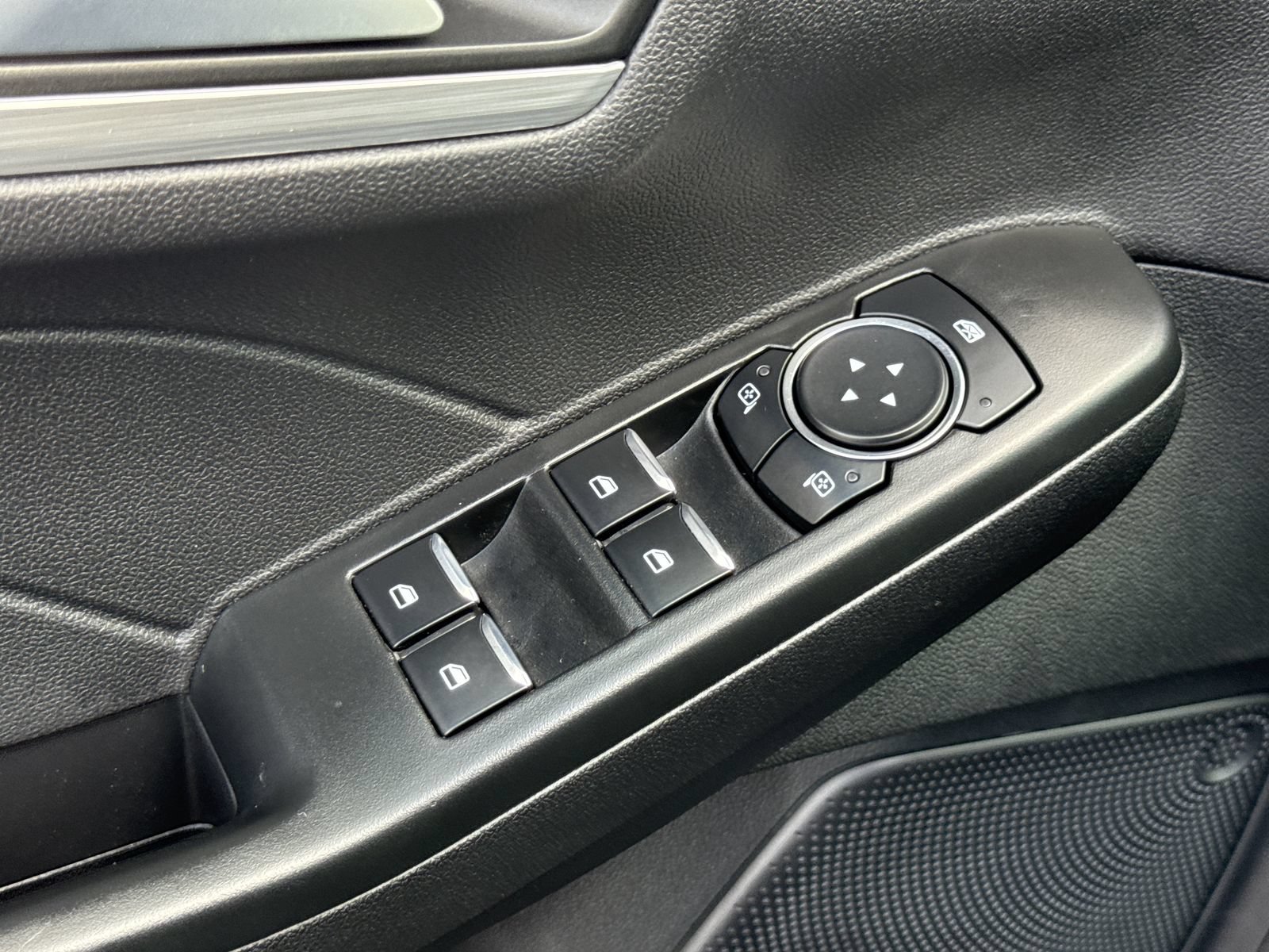 Certified 2025 Ford Escape Platinum FWD image 22