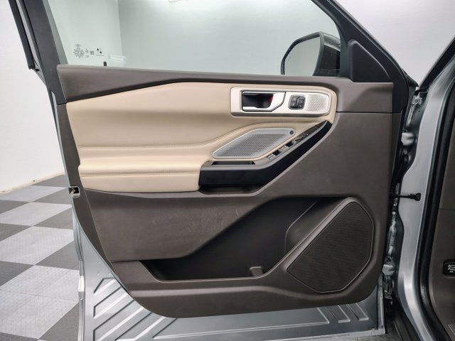 Certified 2020 Ford Explorer Platinum w/ Premium Technology Package AWD/4WD image 23