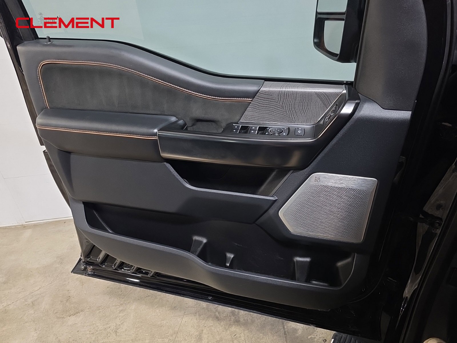 Certified 2023 Ford F450 Platinum w/ FX4 Off-Road Package image 28