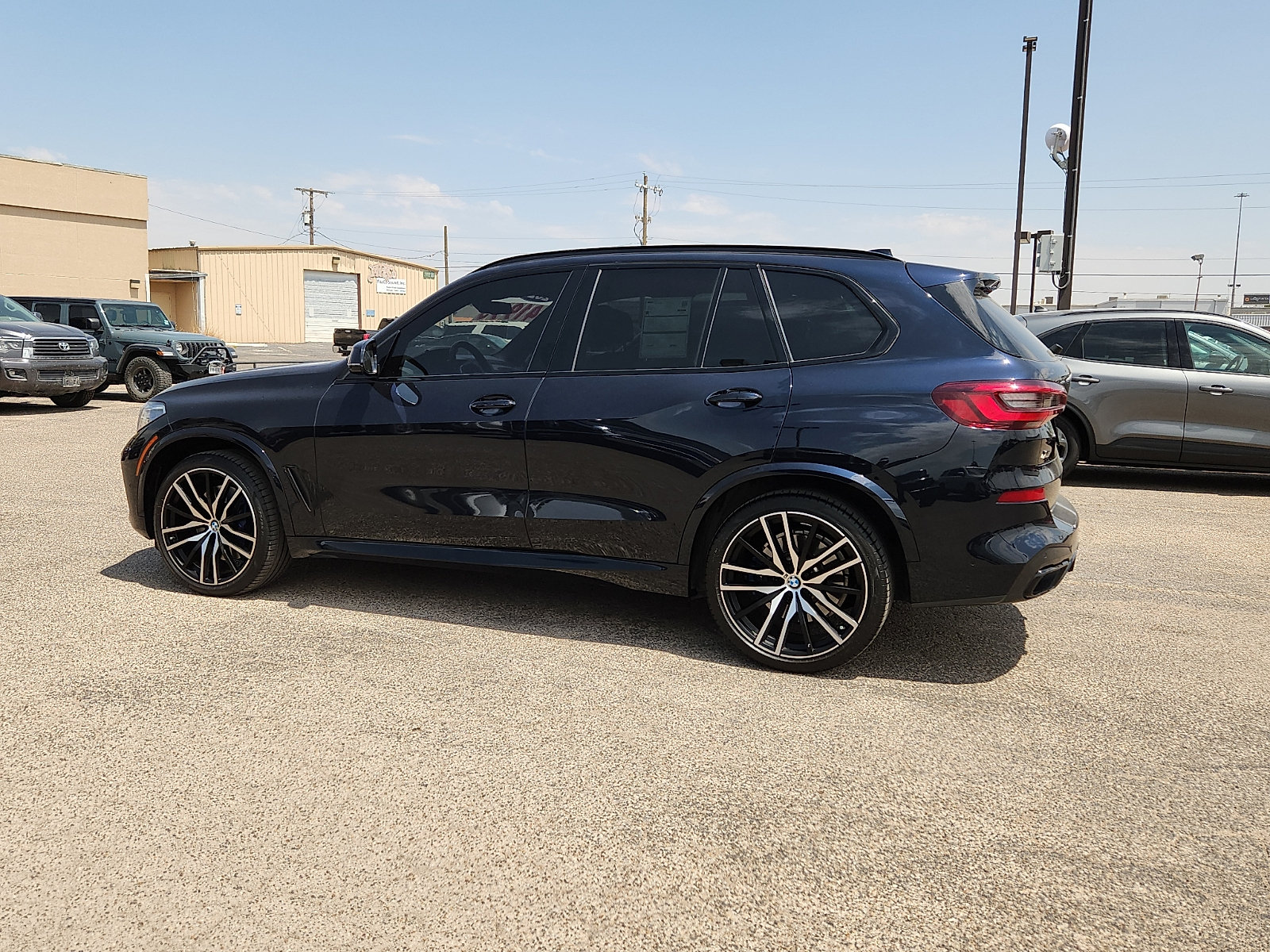 Used 2021 BMW X5 M50i w/ Executive Package AWD/4WD image 4