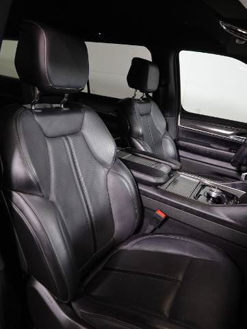 Used 2024 Jeep Wagoneer L Series II w/ Flexible Seating Group AWD/4WD image 9