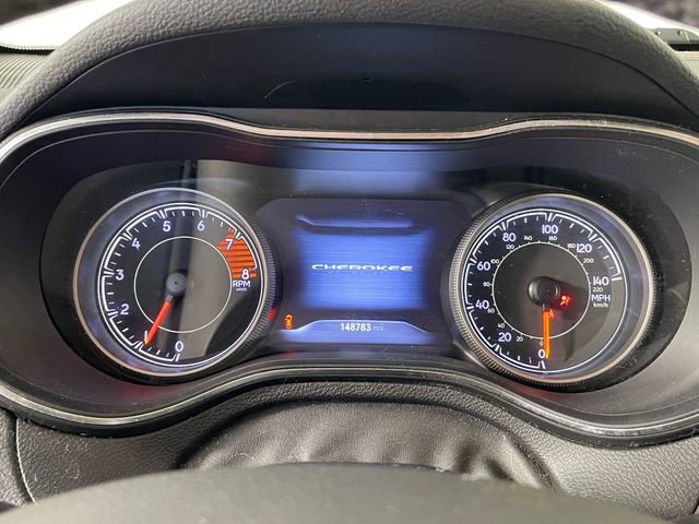 Used 2019 Jeep Cherokee Limited w/ Technology Group AWD/4WD image 2
