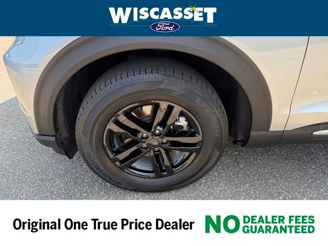 Certified 2022 Ford Explorer XLT w/ Equipment Group 202A image 28