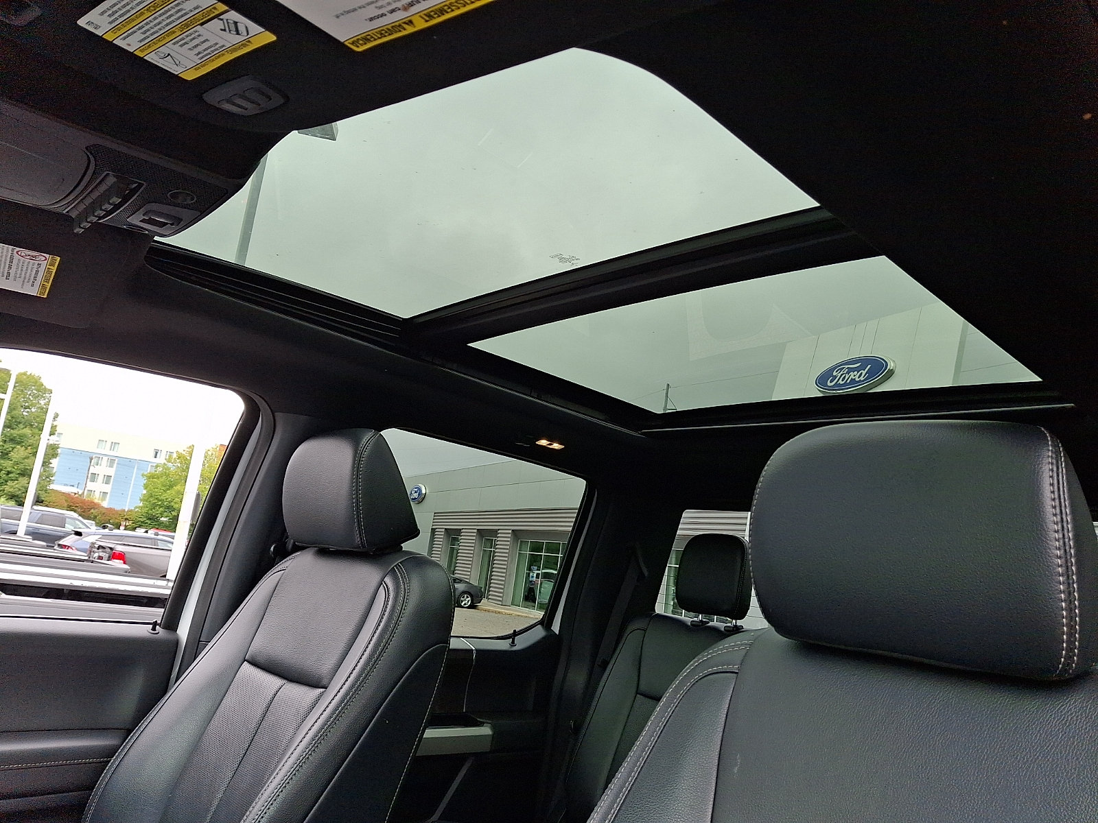 Certified 2022 Ford F350 Lariat w/ Tremor Off-Road Package AWD/4WD image 21
