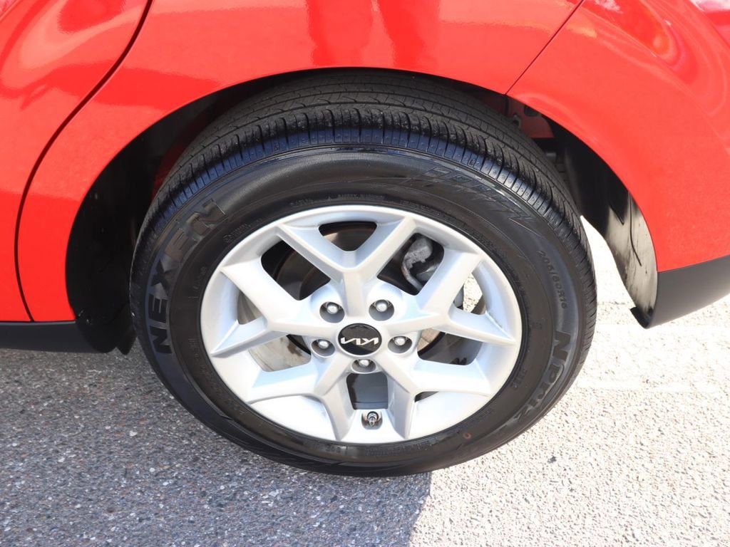 Used 2025 Kia Soul LX w/ LX Technology Package image 15