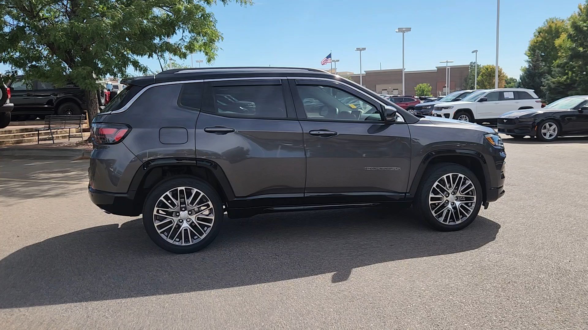 Used 2022 Jeep Compass Limited w/ Elite Group AWD/4WD image 12