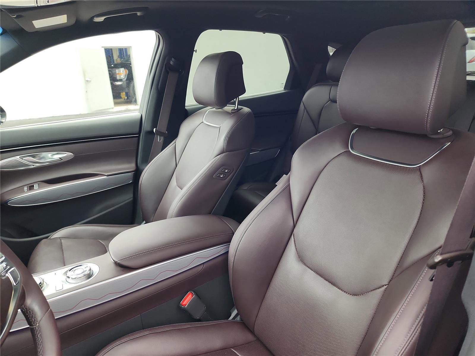 Used 2022 Genesis GV70 2.5T w/ Advanced Package image 17