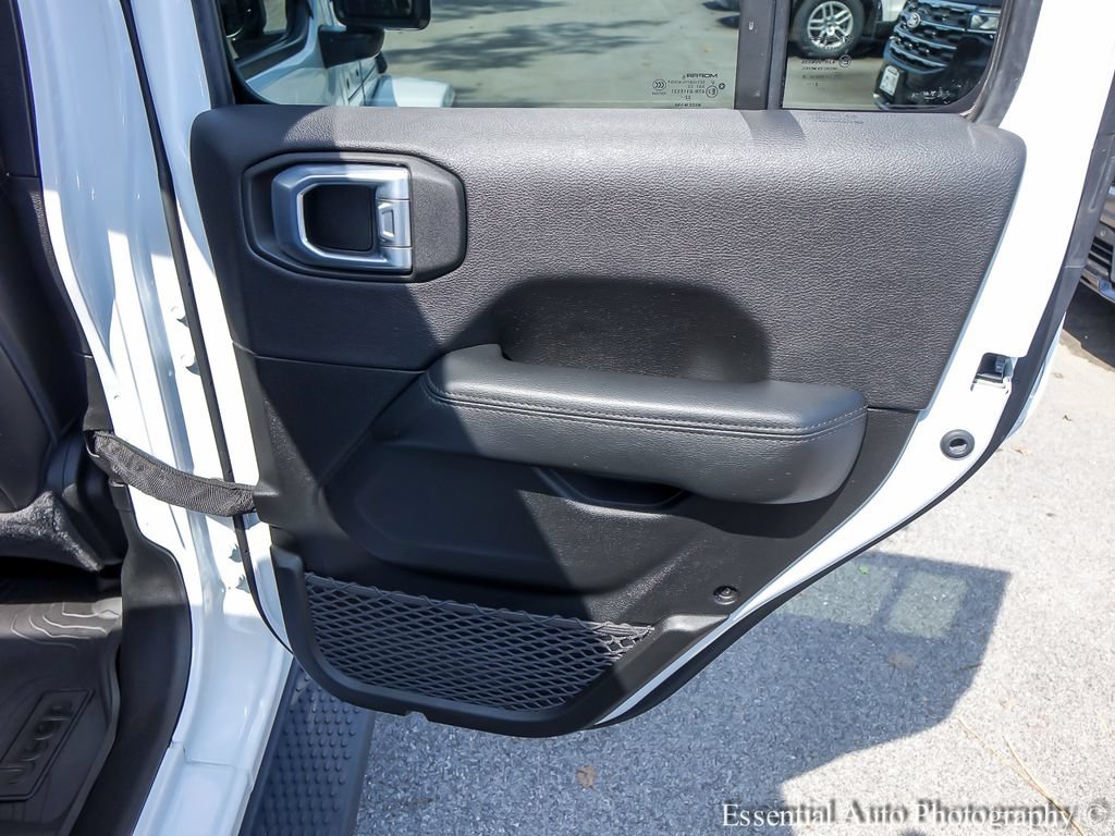 Used 2023 Jeep Wrangler Unlimited Sahara AWD/4WD image 23
