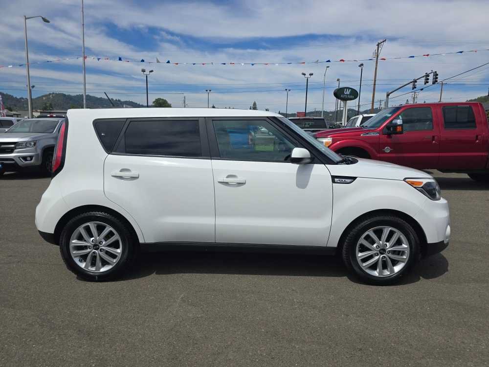 Used 2018 Kia Soul + FWD image 6