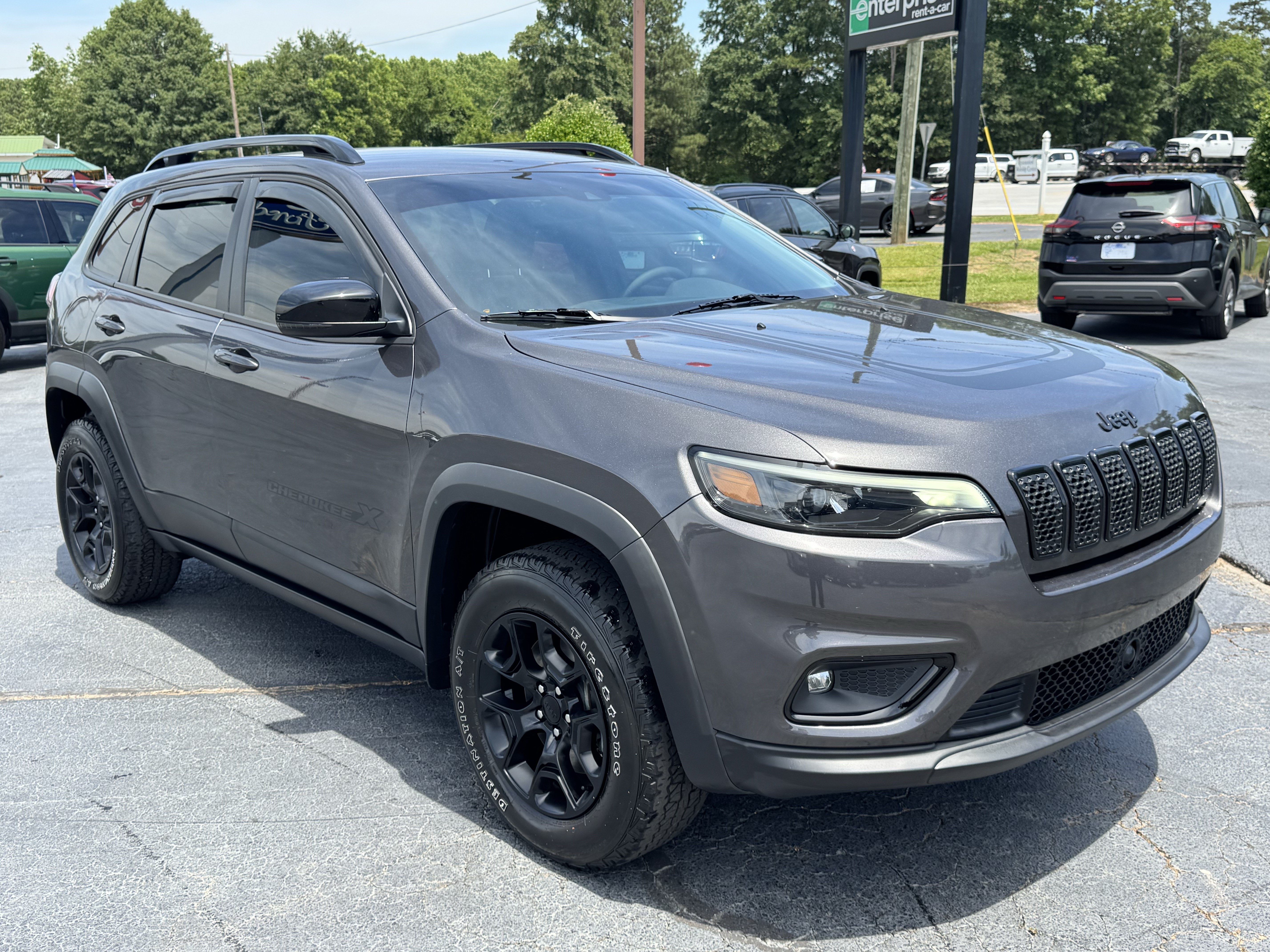 Used 2022 Jeep Cherokee Latitude AWD/4WD image 4