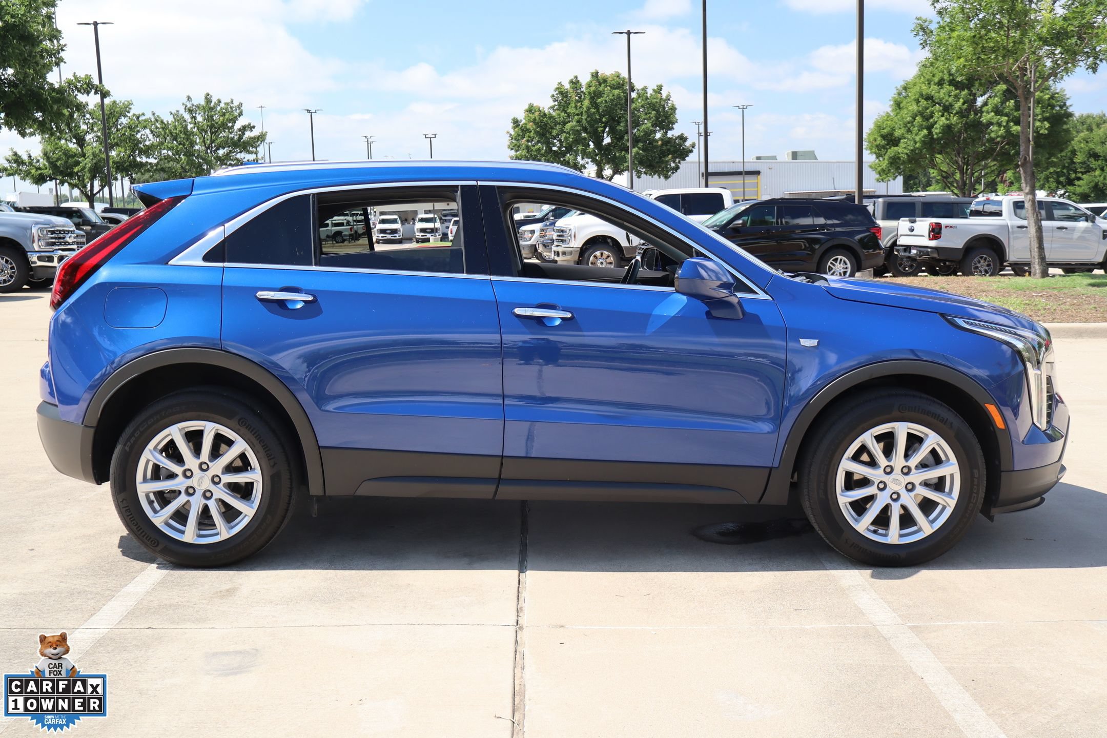 Used 2023 Cadillac XT4 Luxury FWD image 2
