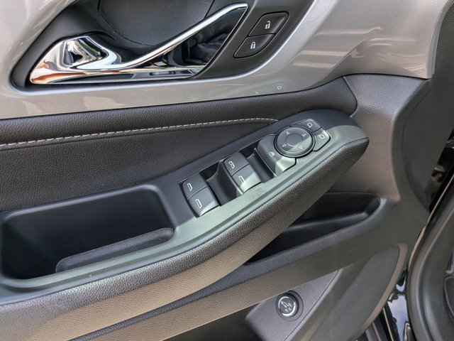 Used 2022 Chevrolet Traverse LT image 14