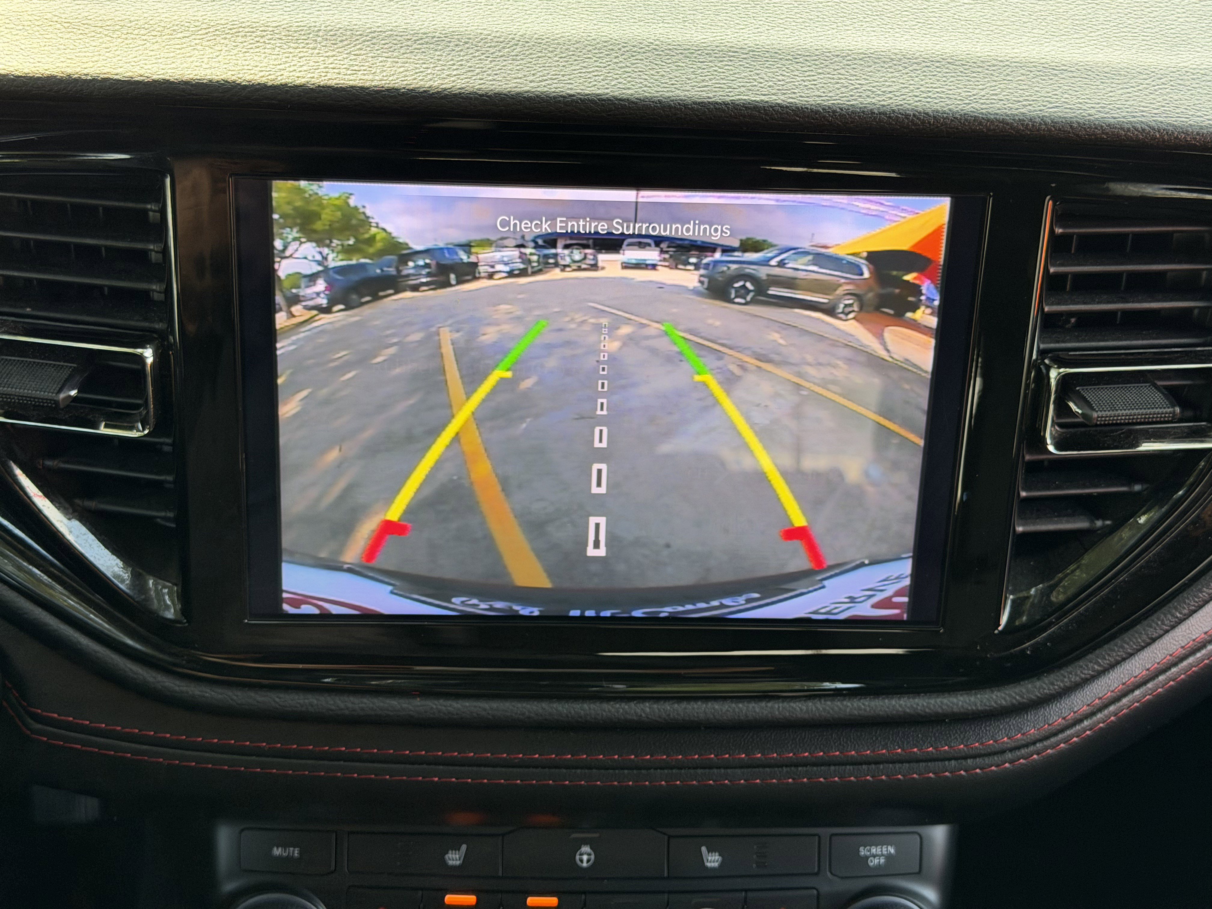 Used 2025 Dodge Durango GT RWD image 24