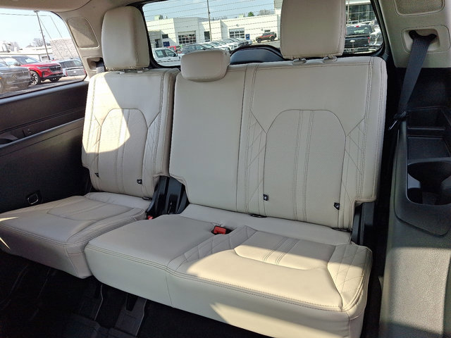 Certified 2021 Ford Expedition Platinum image 11