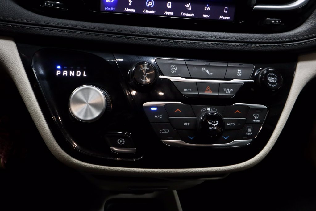 Used 2019 Chrysler Pacifica Limited FWD image 28