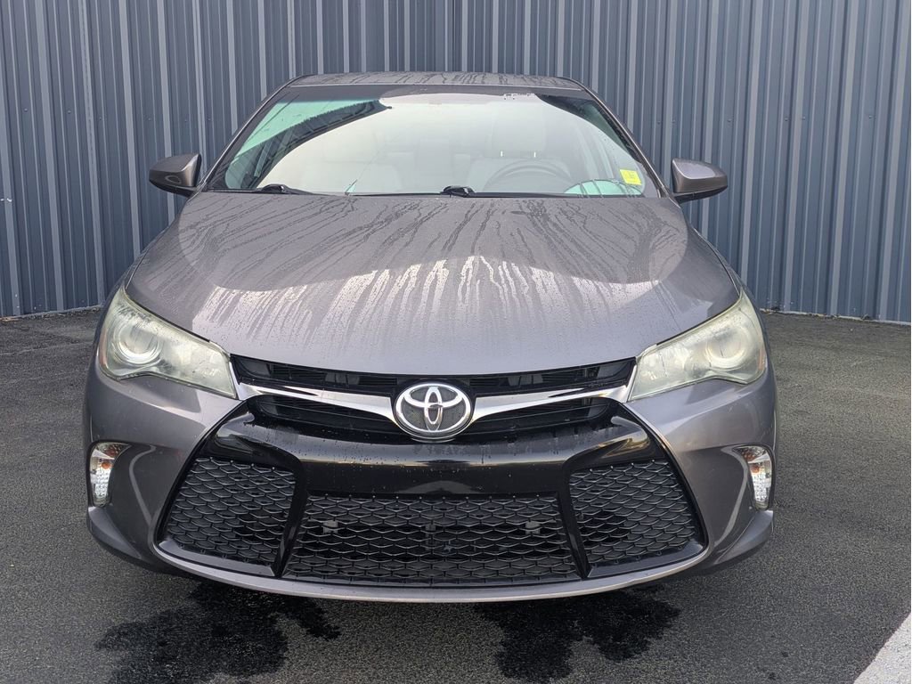 Used 2017 Toyota Camry SE image 3