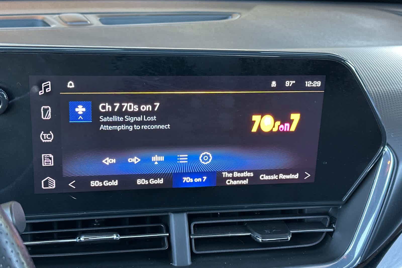 Used 2024 Chevrolet Trax RS w/ Sunroof Package FWD image 18