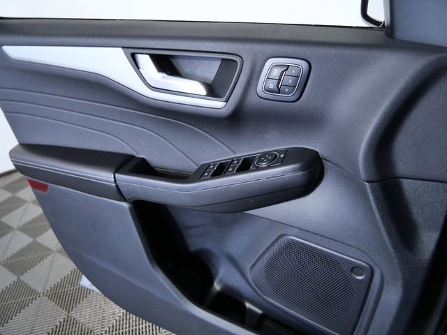 Certified 2025 Ford Escape Platinum AWD/4WD image 24