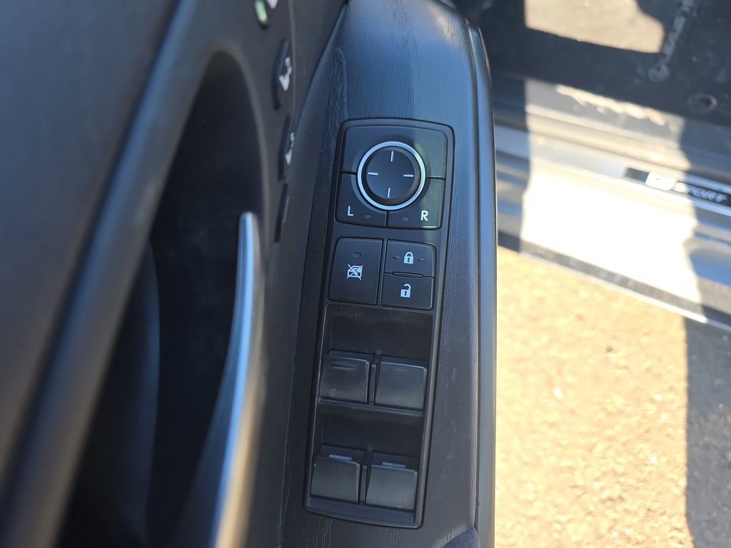 Used 2022 Lexus IS 500 image 29