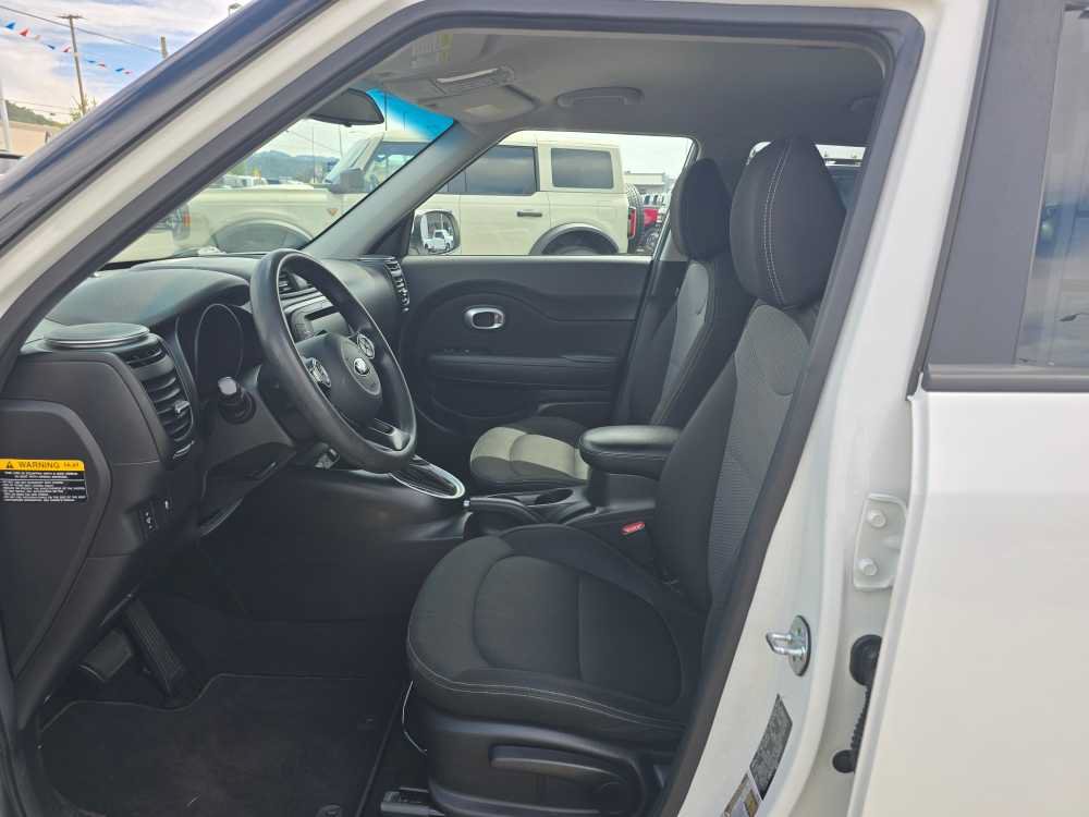 Used 2018 Kia Soul + FWD image 9