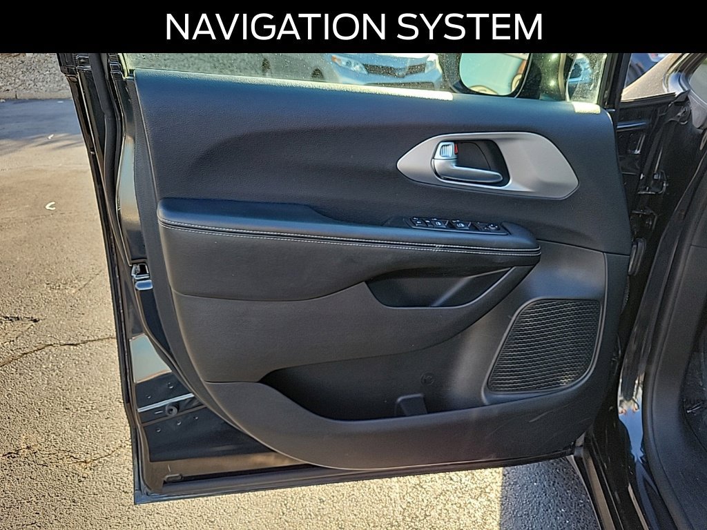 Used 2018 Chrysler Pacifica Touring Plus w/ S Appearance Package FWD image 22