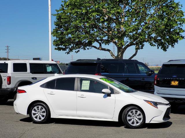 Used 2022 Toyota Corolla LE FWD image 3