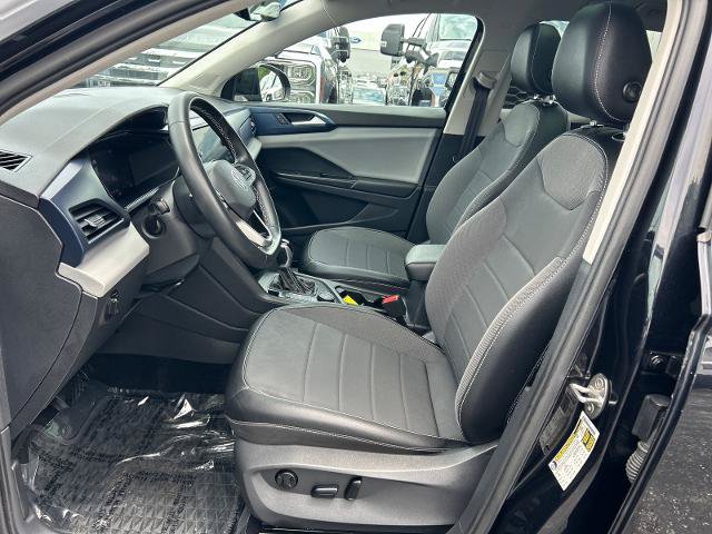 Used 2022 Volkswagen Taos SE w/ Panoramic Sunroof Package AWD/4WD image 9