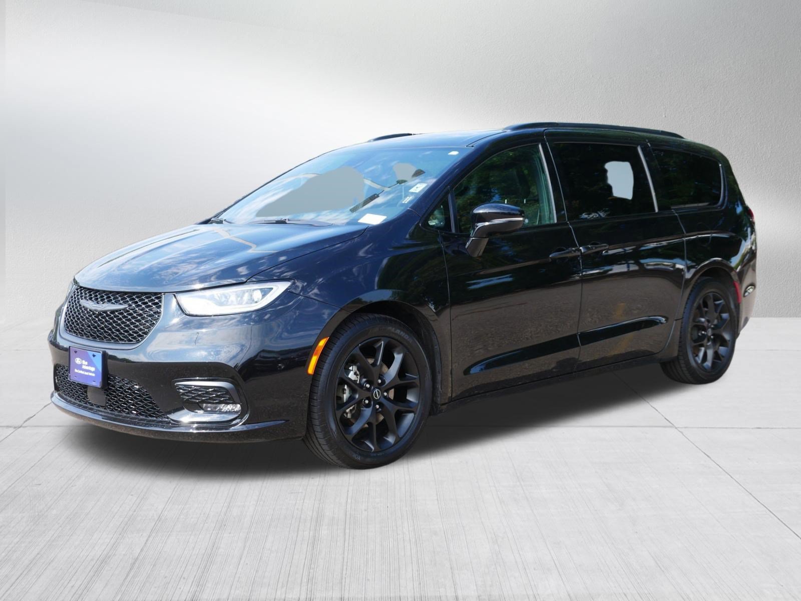 Used 2026 Chrysler Pacifica Limited w/ S Appearance Package FWD image 3