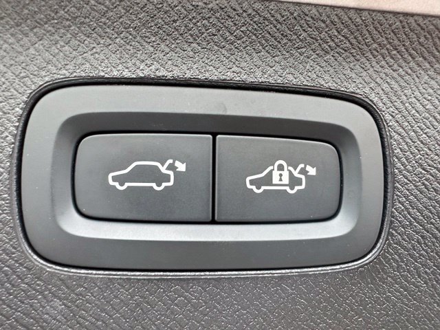 Used 2025 Volvo XC90 B6 Plus AWD/4WD image 35
