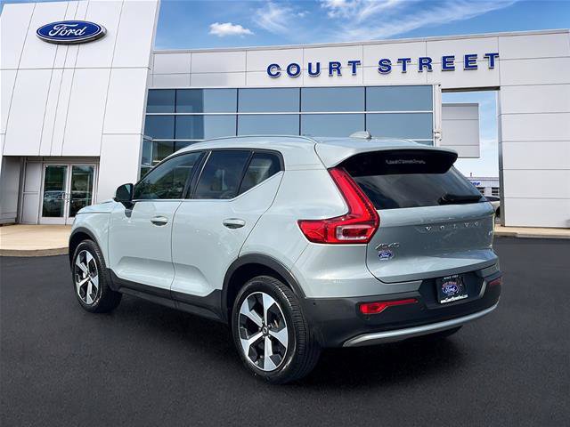 Used 2025 Volvo XC40 B5 Plus AWD/4WD image 7