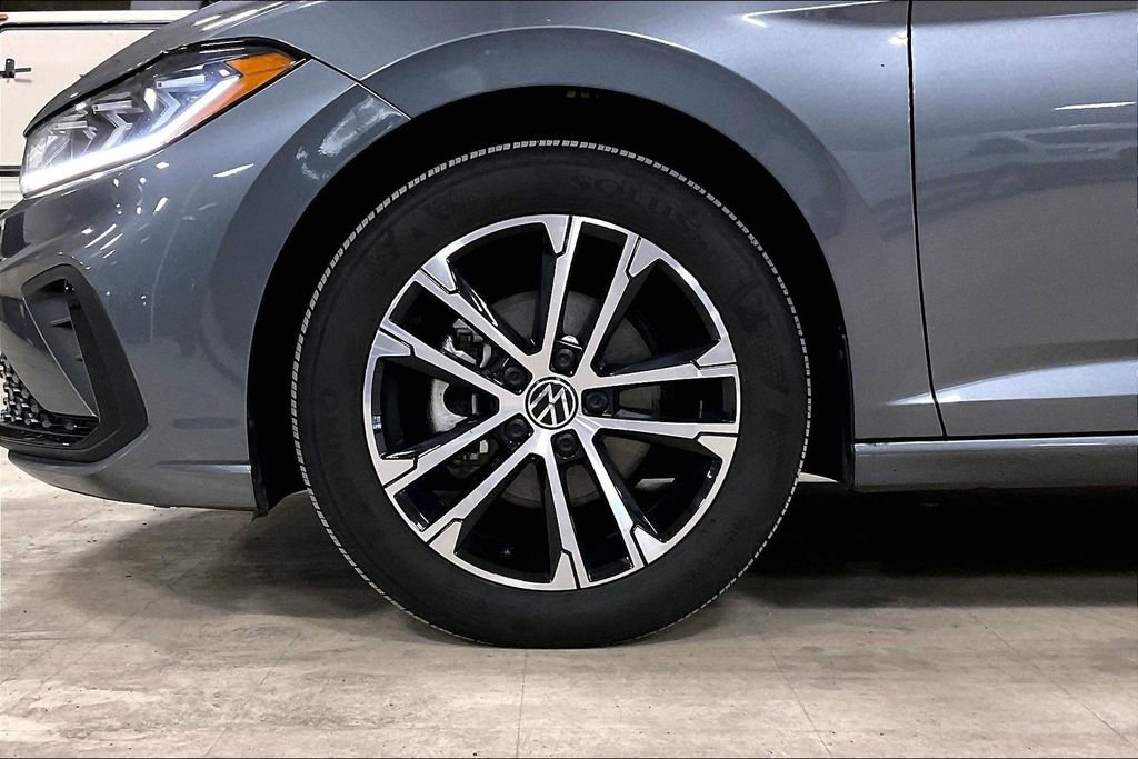 Used 2025 Volkswagen Jetta Sport FWD image 9