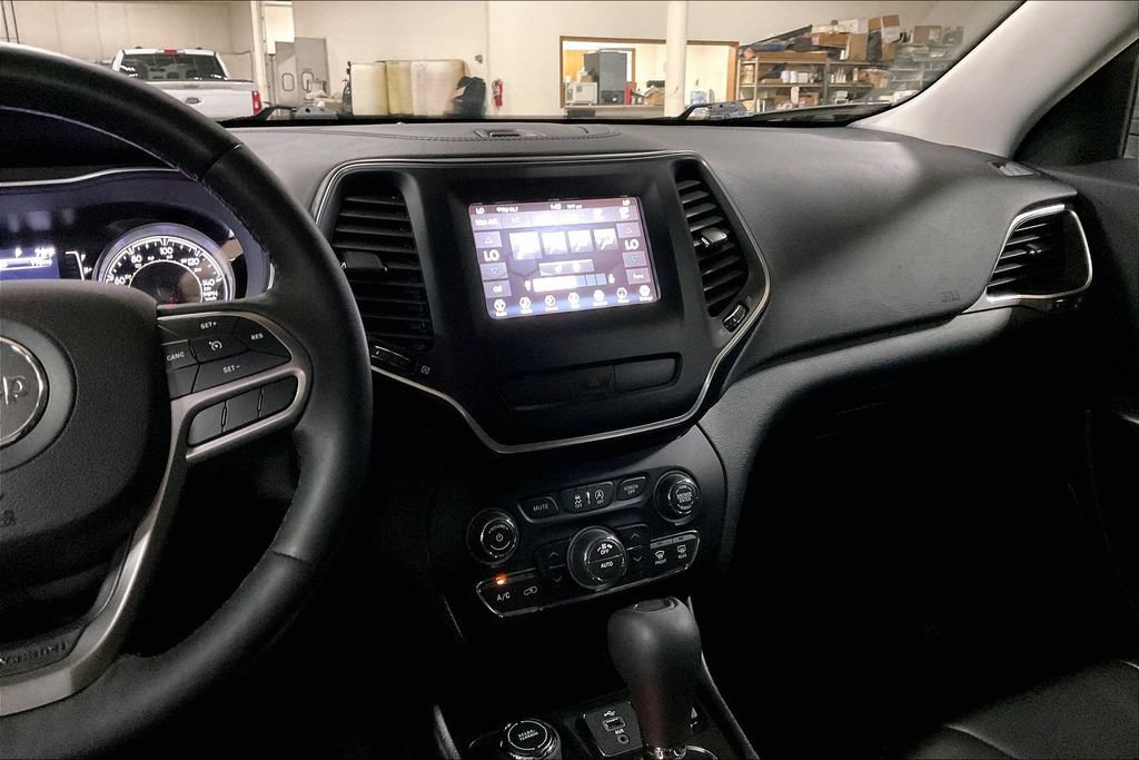 Used 2019 Jeep Cherokee Latitude Plus w/ Comfort/Convenience Group AWD/4WD image 6