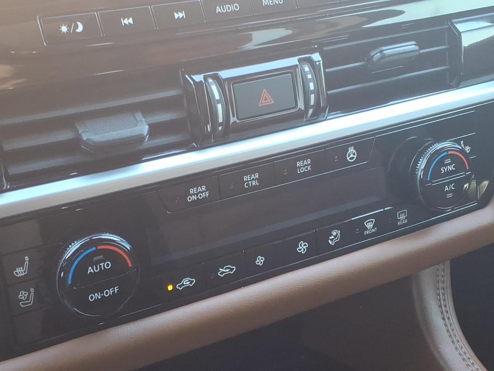 Used 2024 Nissan Pathfinder Platinum w/ Black Appearance Package FWD image 28
