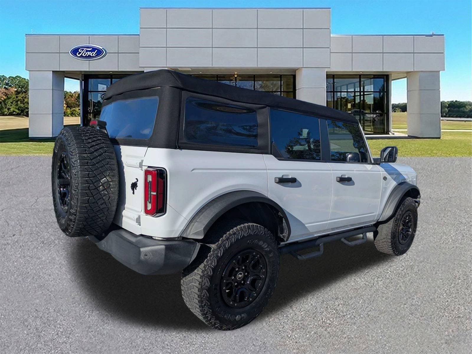 Certified 2023 Ford Bronco Wildtrak AWD/4WD image 4