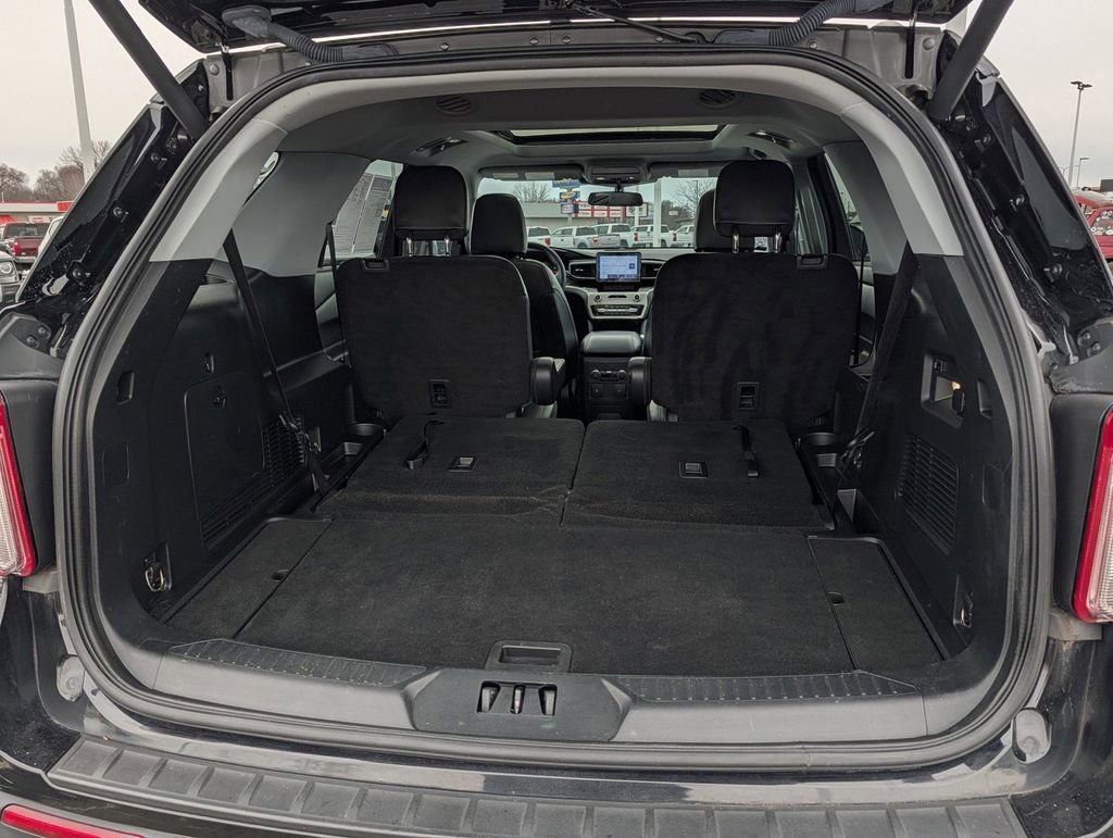 Certified 2022 Ford Explorer XLT w/ Equipment Group 202A image 18