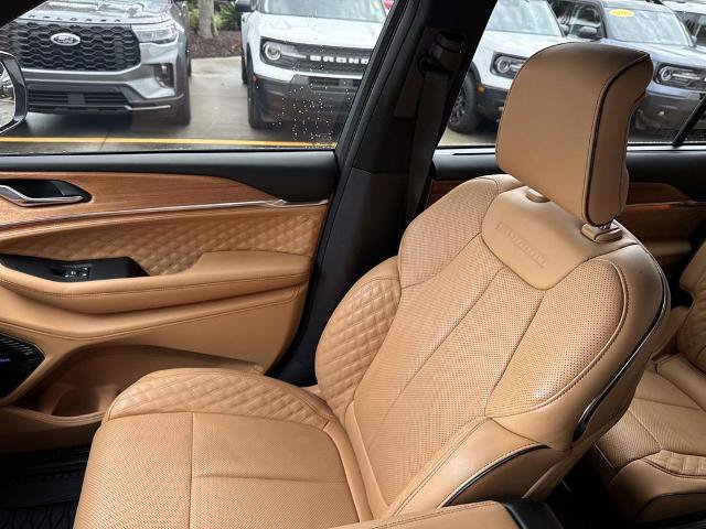 Used 2025 Jeep Grand Cherokee L Summit AWD/4WD image 14