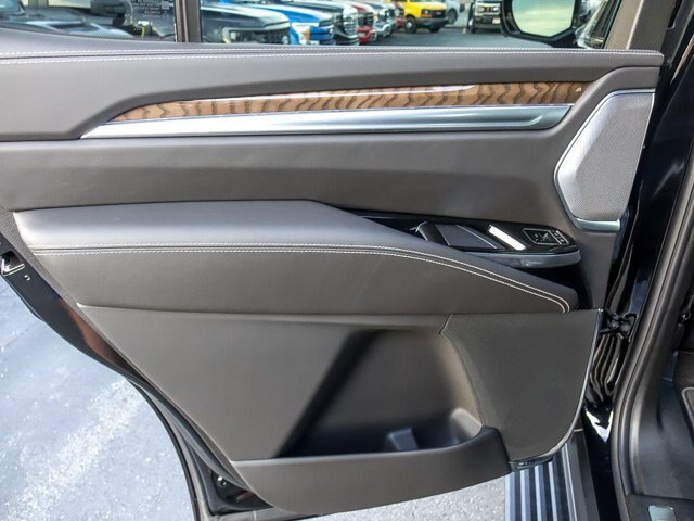 Used 2026 Cadillac Escalade Platinum Sport w/ LPO, ONYX Package AWD/4WD image 32