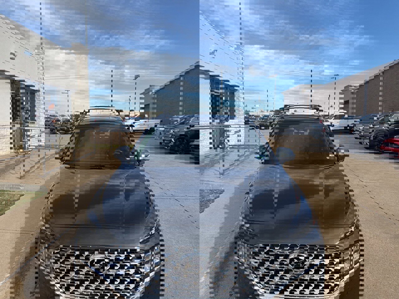 Used 2023 Hyundai Santa Fe SEL Premium image 2