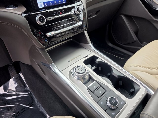 Certified 2024 Ford Explorer Platinum w/ Technology Package AWD/4WD image 21