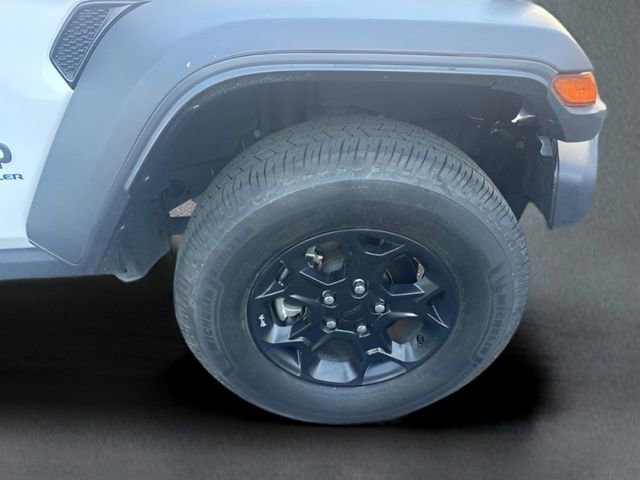 Used 2023 Jeep Wrangler Unlimited w/ Sun & Screen Package image 24