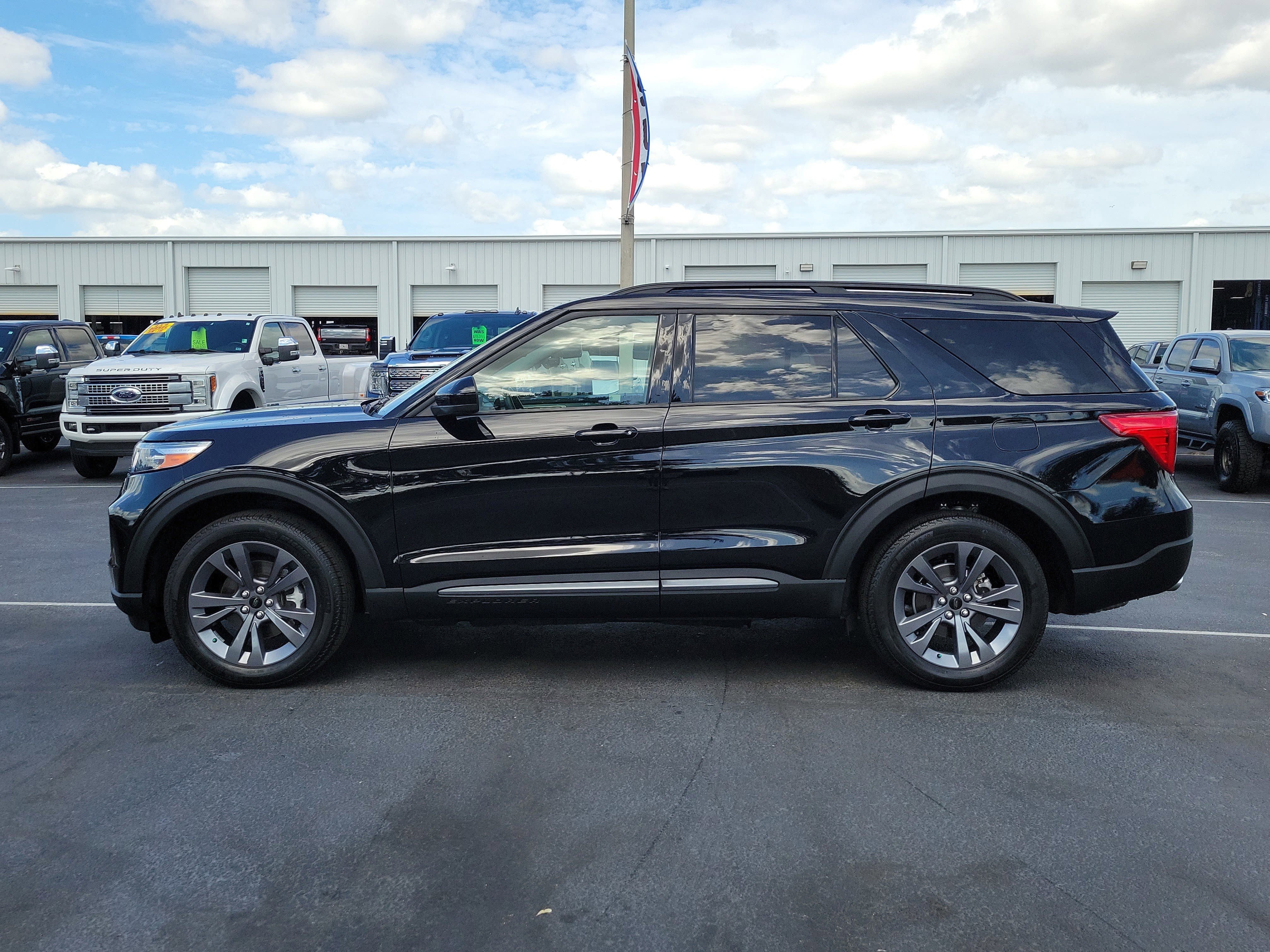 Certified 2023 Ford Explorer XLT w/ Equipment Group 202A AWD/4WD image 6