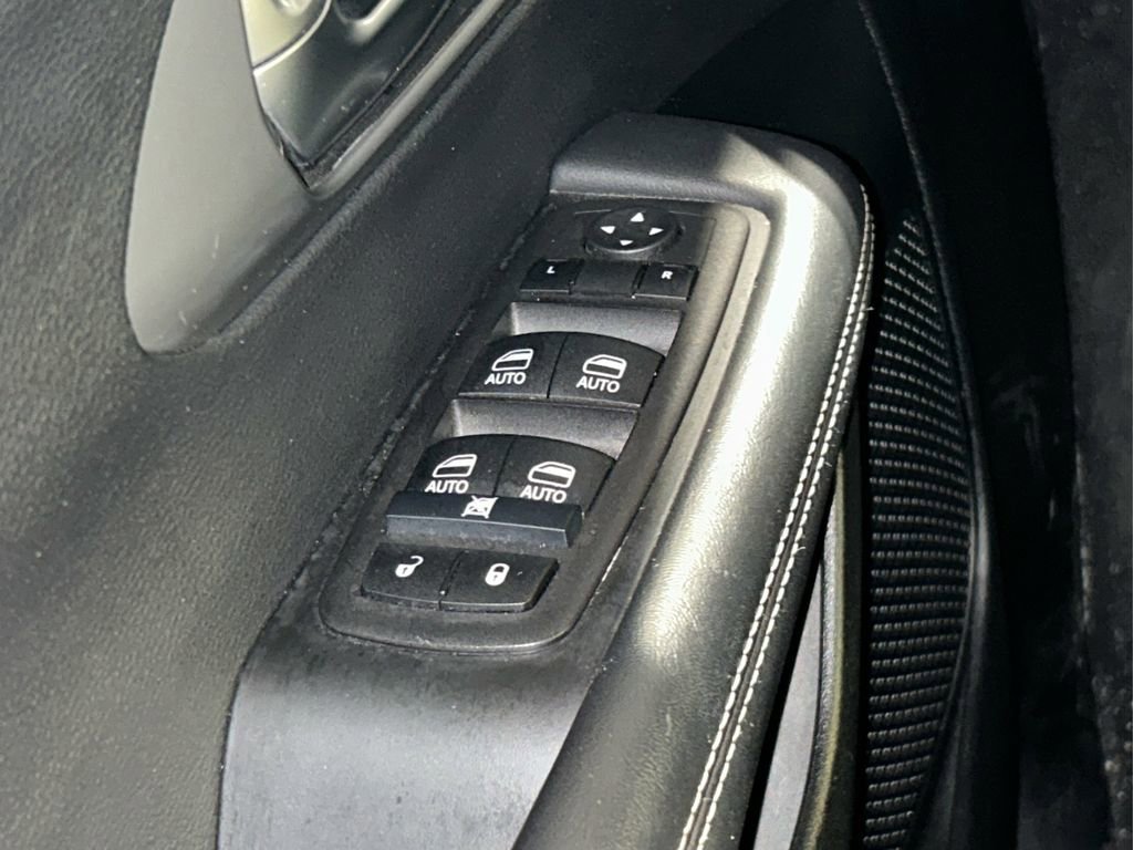 Used 2025 Chrysler Pacifica Select image 34