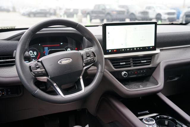 Certified 2025 Ford Explorer Platinum w/ LUX Leather Package AWD/4WD image 11