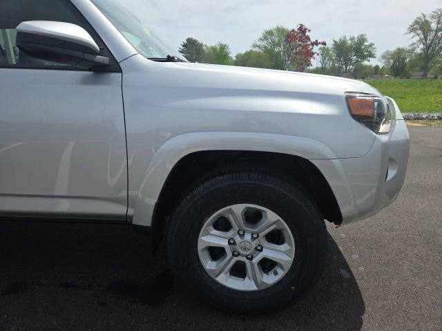 Used 2021 Toyota 4Runner SR5 AWD/4WD image 9