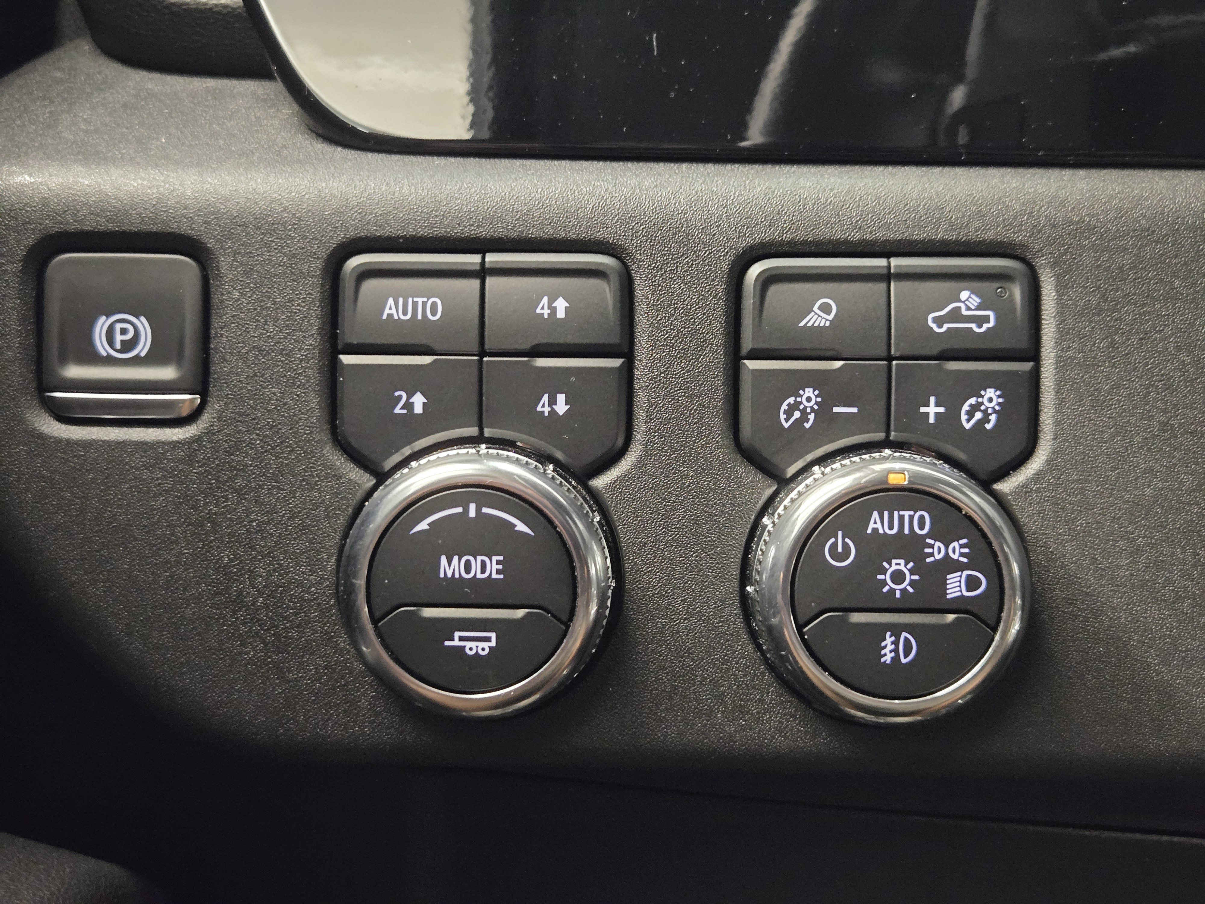 Used 2025 GMC Sierra 1500 SLT AWD/4WD image 24