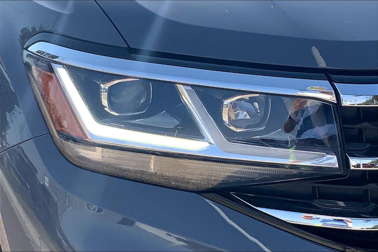 Used 2021 Volkswagen Atlas Cross Sport SE w/ V6 Towing Package FWD image 28